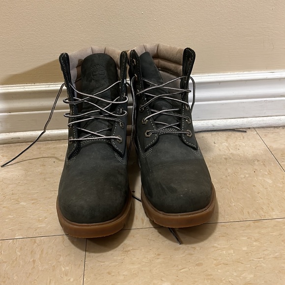 Woman’s Waterproof Timberland Boots - Picture 2 of 5